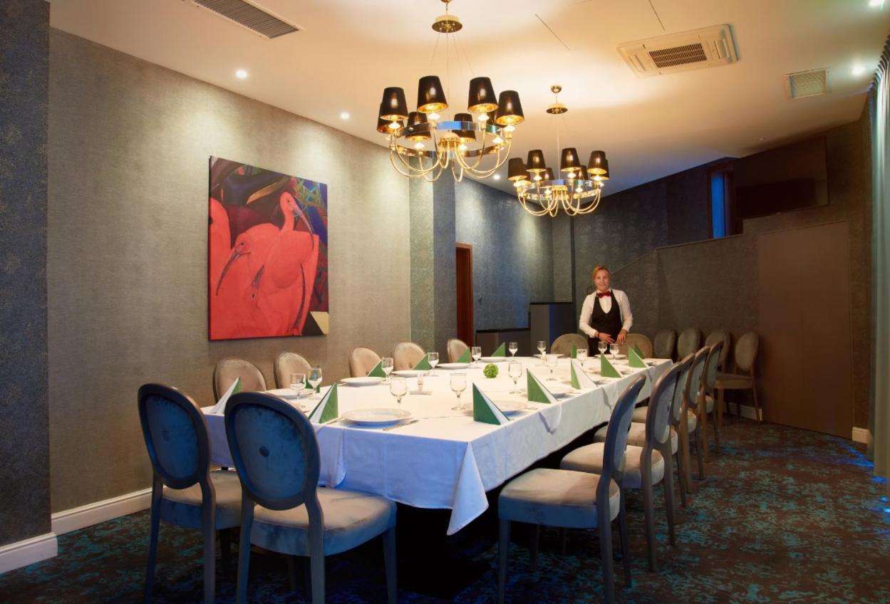 Hotel Univers Cluj-Napoca Luaran gambar