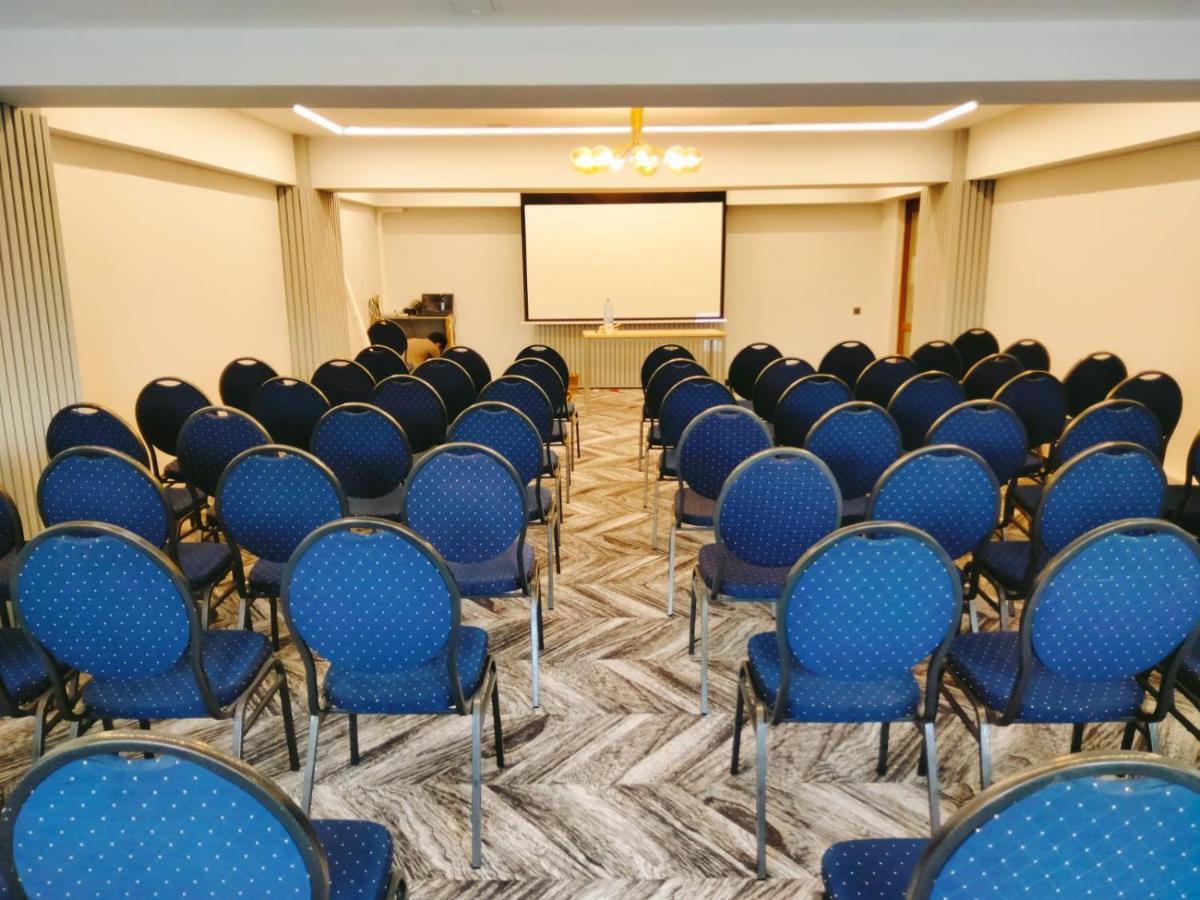 Hotel Univers Cluj-Napoca Luaran gambar
